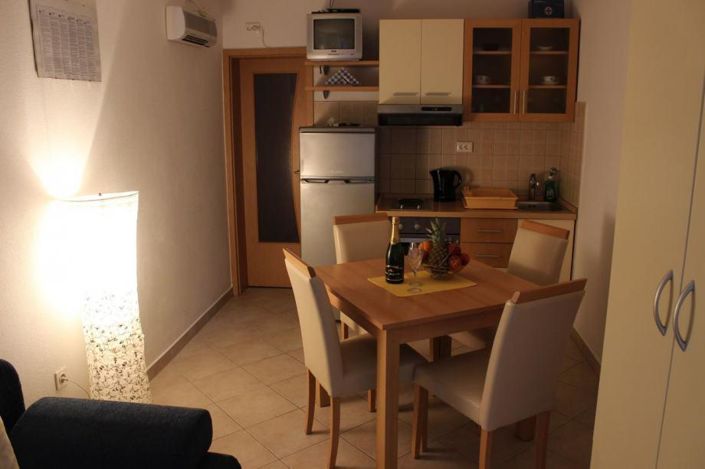 Image No.15-8 Bed Property for sale