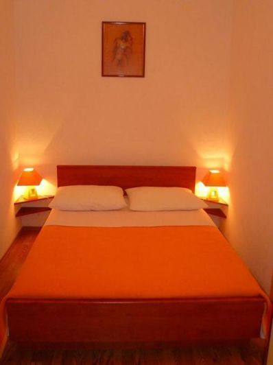 Image No.9-8 Bed Property for sale