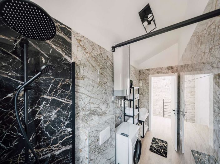 Image No.25-2 Bed Property for sale