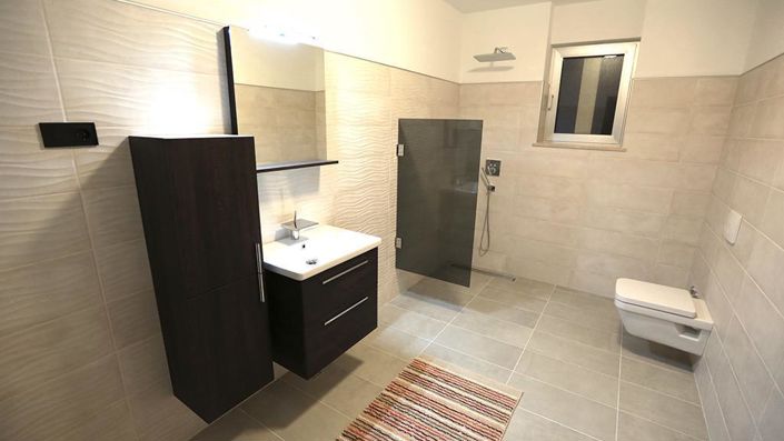 Image No.24-4 Bed Property for sale