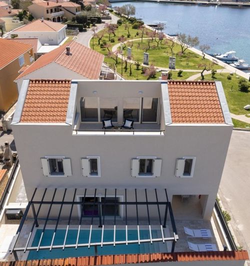 Image No.1-4 Bed Property for sale