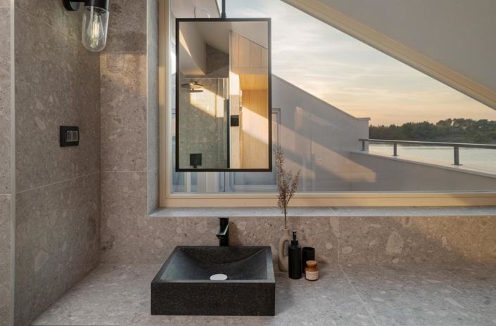 Image No.12-4 Bed Property for sale