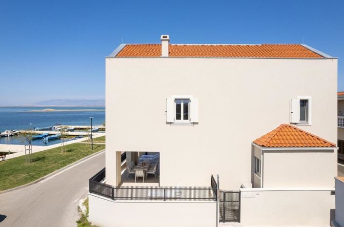 Image No.13-4 Bed Property for sale