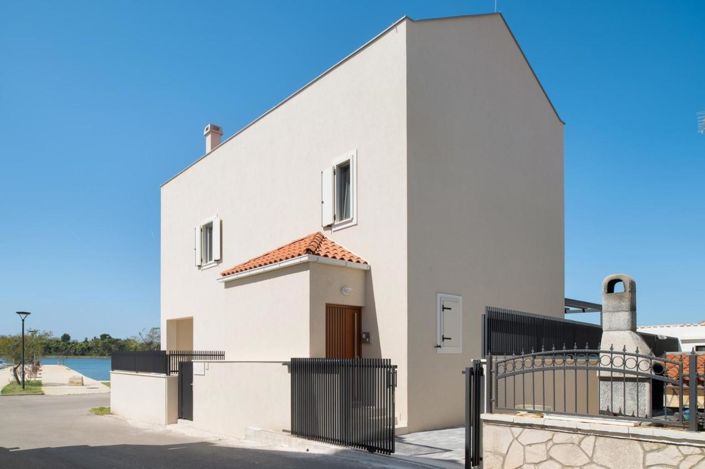 Image No.14-4 Bed Property for sale