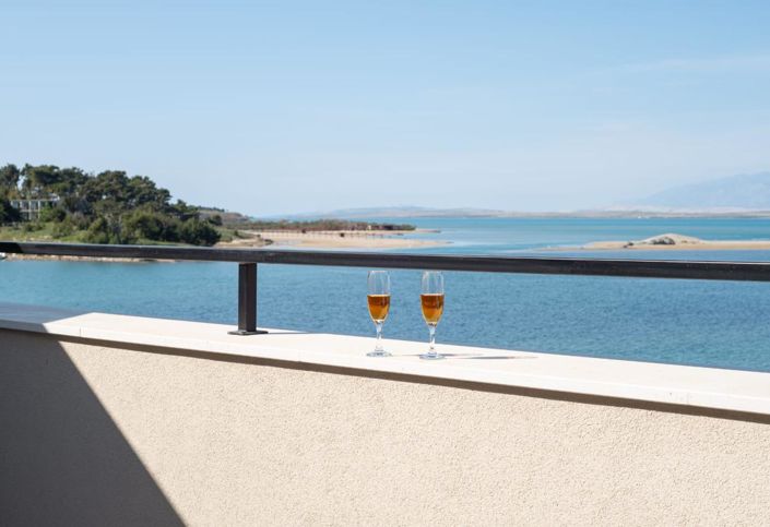 Image No.2-4 Bed Property for sale