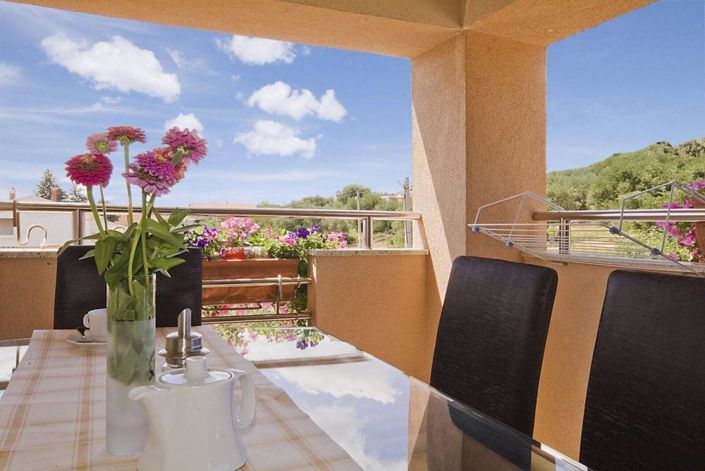 Image No.15-10 Bed Property for sale