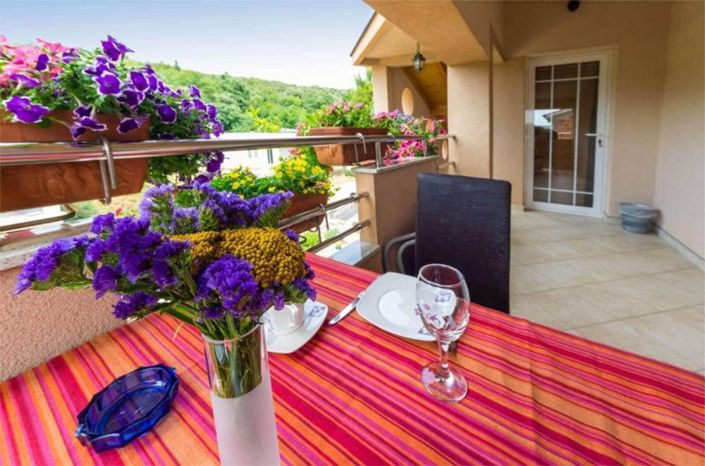 Image No.23-10 Bed Property for sale