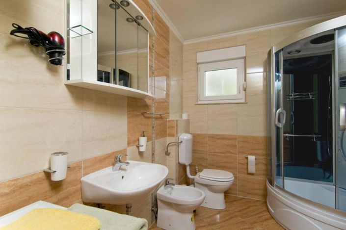 Image No.14-9 Bed Property for sale