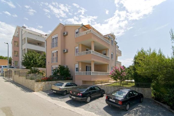 Image No.15-9 Bed Property for sale