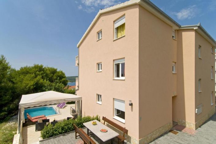 Image No.22-9 Bed Property for sale