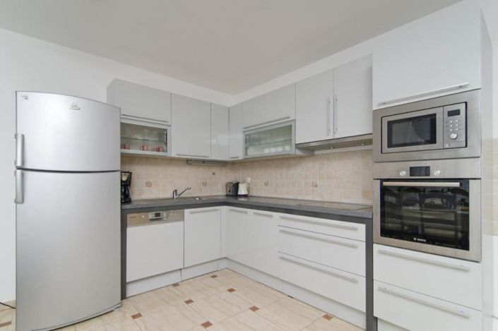 Image No.24-9 Bed Property for sale