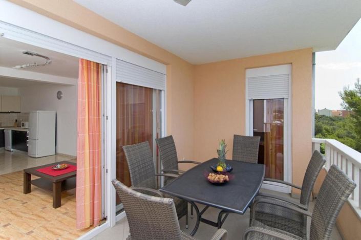 Image No.6-9 Bed Property for sale