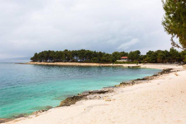 Image No.17-10 Bed Property for sale