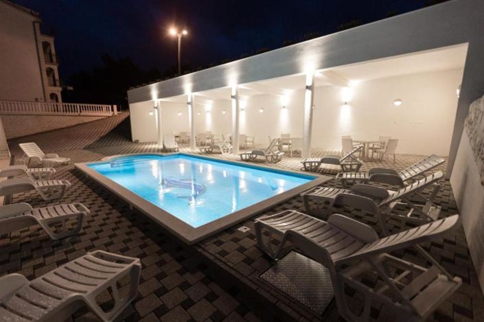 Image No.9-10 Bed Property for sale