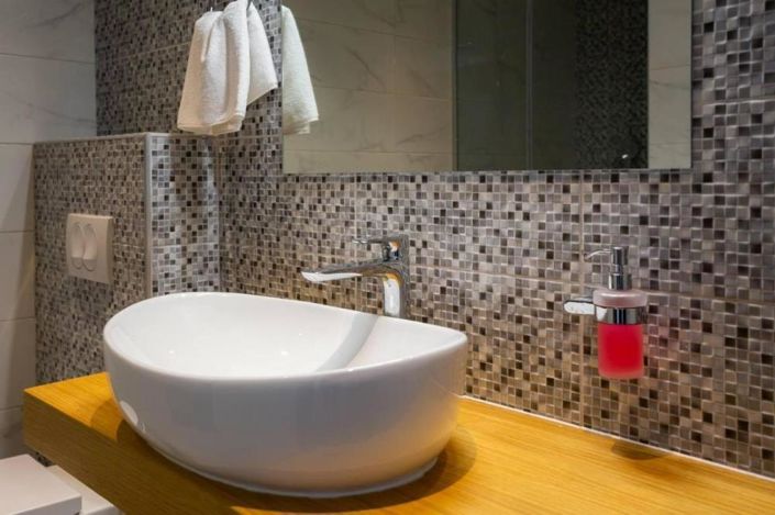 Image No.10-5 Bed Property for sale