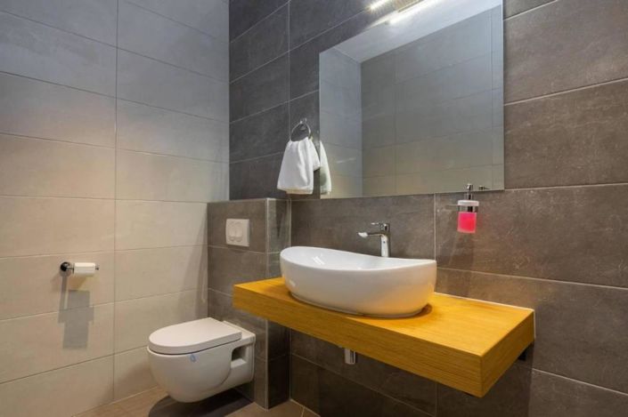 Image No.16-5 Bed Property for sale