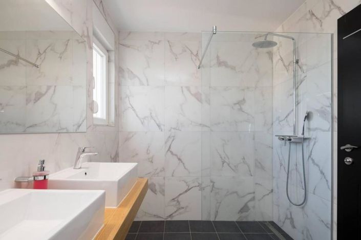 Image No.22-5 Bed Property for sale