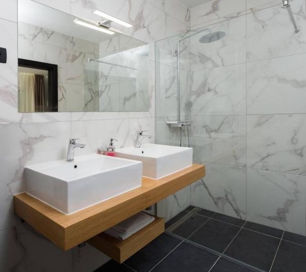 Image No.24-5 Bed Property for sale