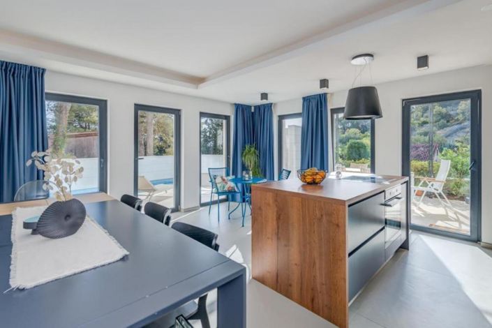 Image No.3-3 Bed Property for sale