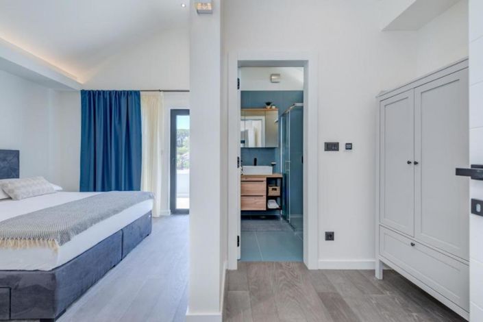 Image No.8-3 Bed Property for sale