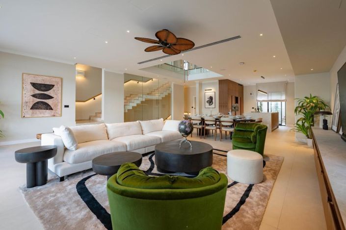 Image No.13-5 Bed Property for sale