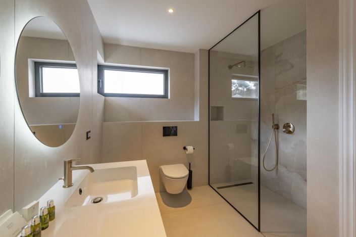 Image No.16-5 Bed Property for sale