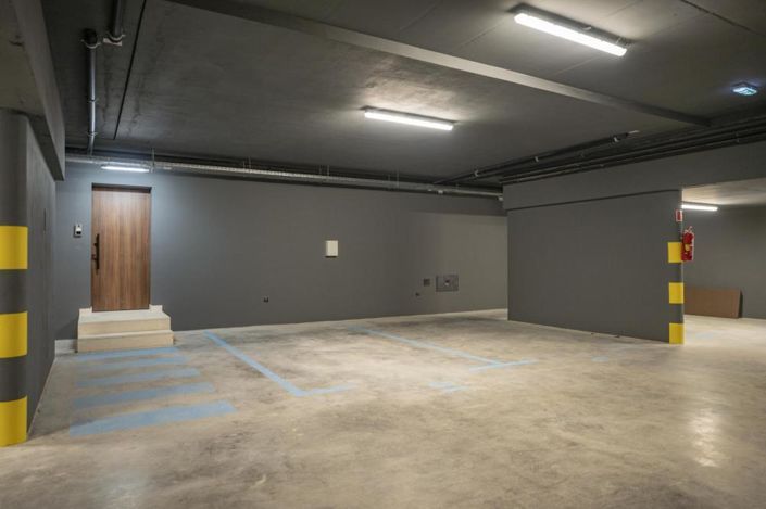 Image No.21-5 Bed Property for sale