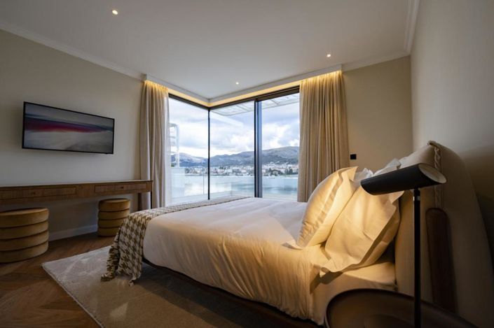 Image No.22-5 Bed Property for sale