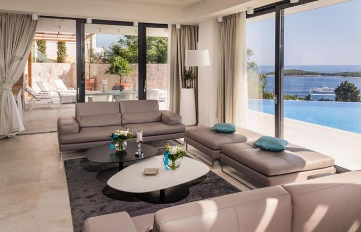 Image No.19-4 Bed Property for sale