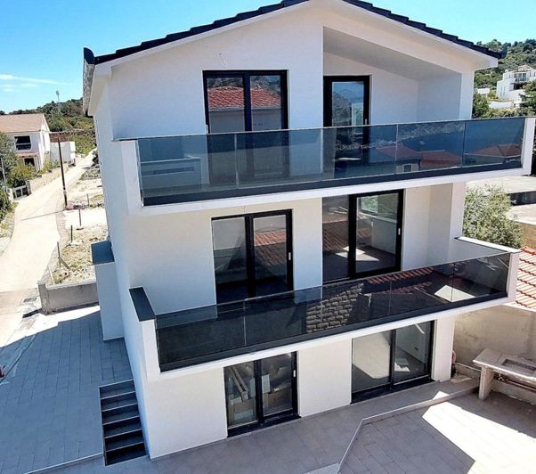 Image No.11-4 Bed Property for sale