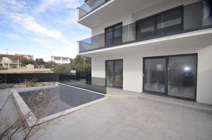 Image No.23-4 Bed Property for sale