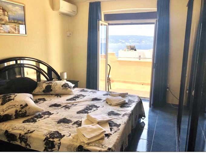 Image No.11-21 Bed Property for sale