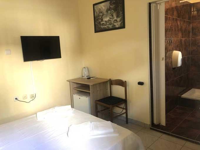 Image No.15-21 Bed Property for sale