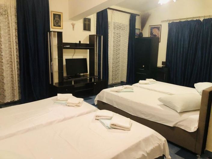 Image No.25-21 Bed Property for sale