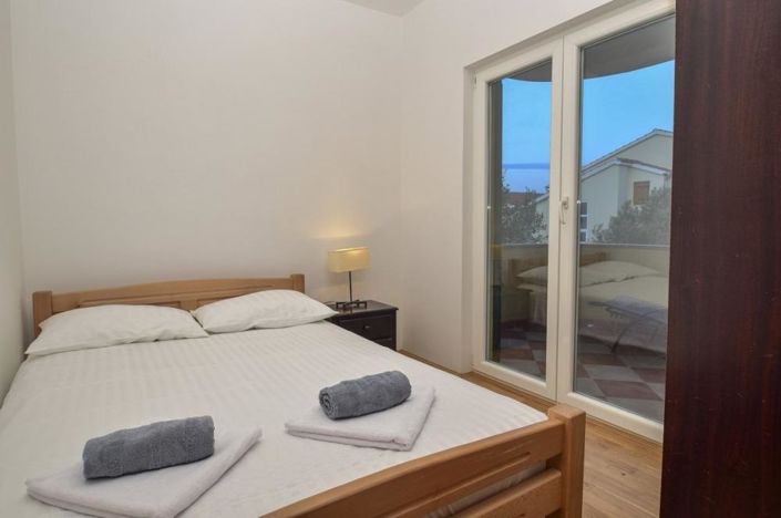 Image No.23-7 Bed Property for sale