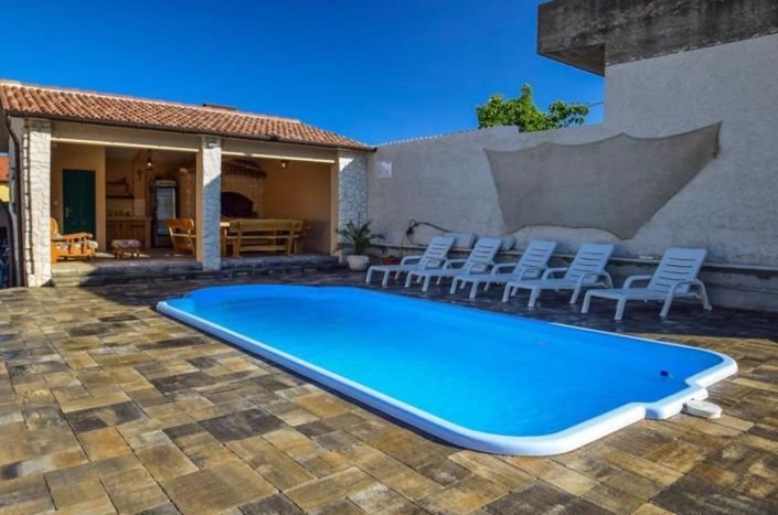 Image No.3-7 Bed Property for sale