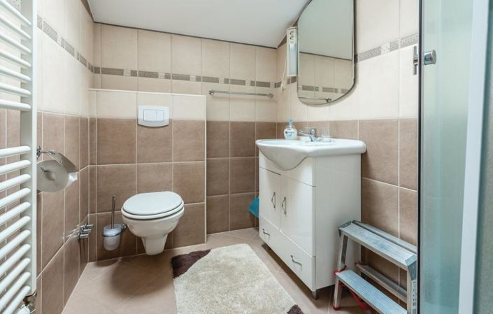 Image No.12-4 Bed Property for sale