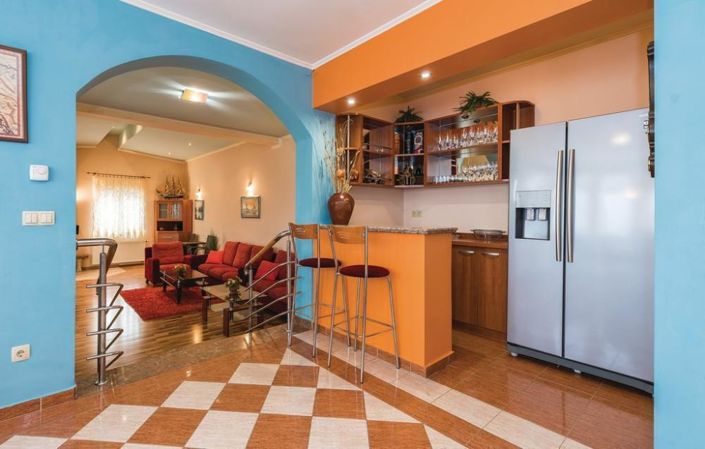 Image No.24-4 Bed Property for sale