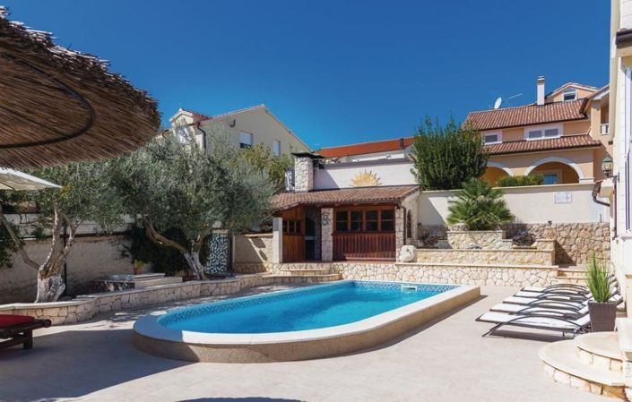 Image No.7-4 Bed Property for sale