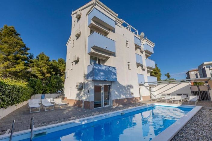 Image No.1-10 Bed Property for sale