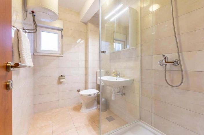 Image No.11-10 Bed Property for sale