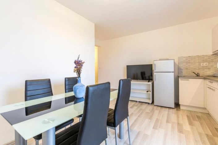 Image No.15-10 Bed Property for sale