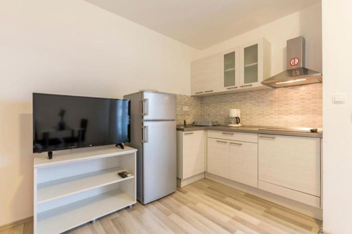 Image No.16-10 Bed Property for sale