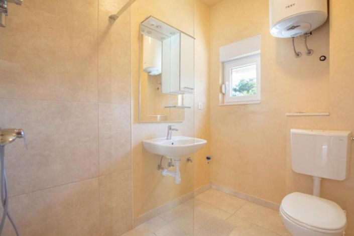 Image No.22-10 Bed Property for sale