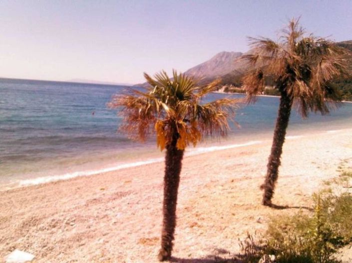 Image No.8-17 Bed Property for sale