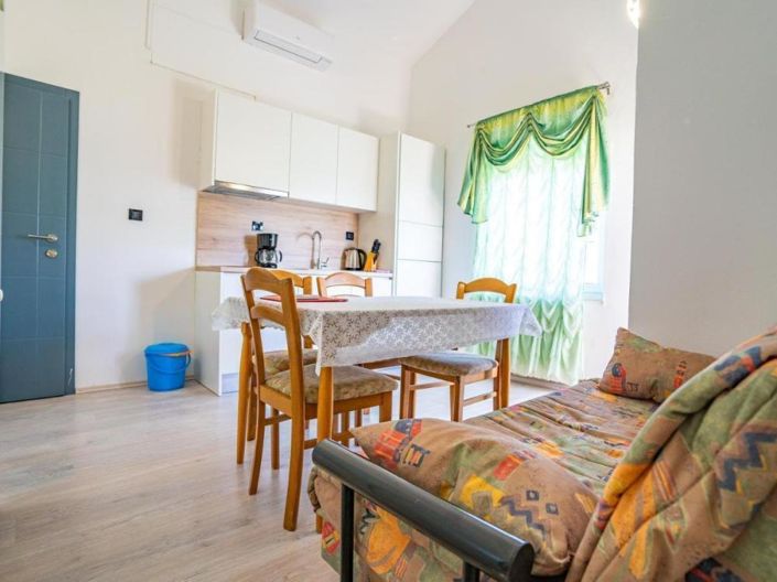 Image No.20-10 Bed Property for sale