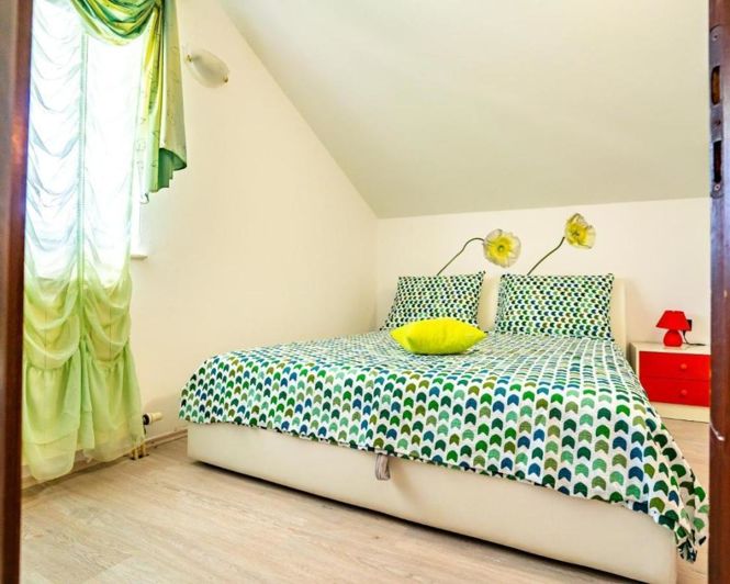 Image No.21-10 Bed Property for sale