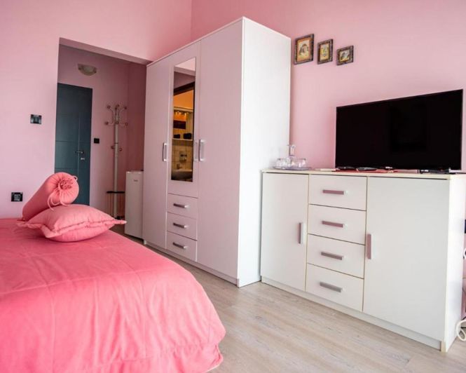 Image No.23-10 Bed Property for sale