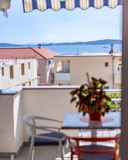 Image No.24-10 Bed Property for sale