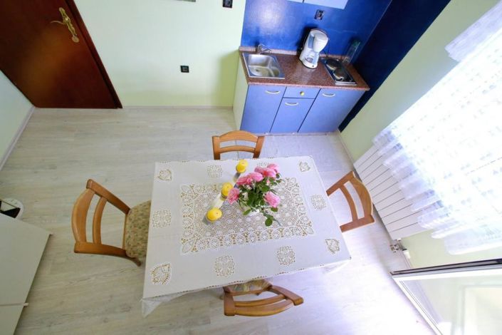 Image No.25-10 Bed Property for sale